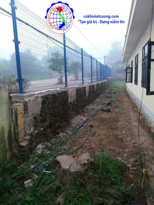 hàng rào sắt sơn tĩnh điện màu xanh dương