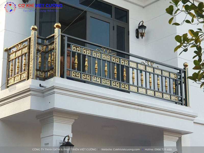 Lan can ban công inox lắp đặt tại Gia Lâm - Hà Nội