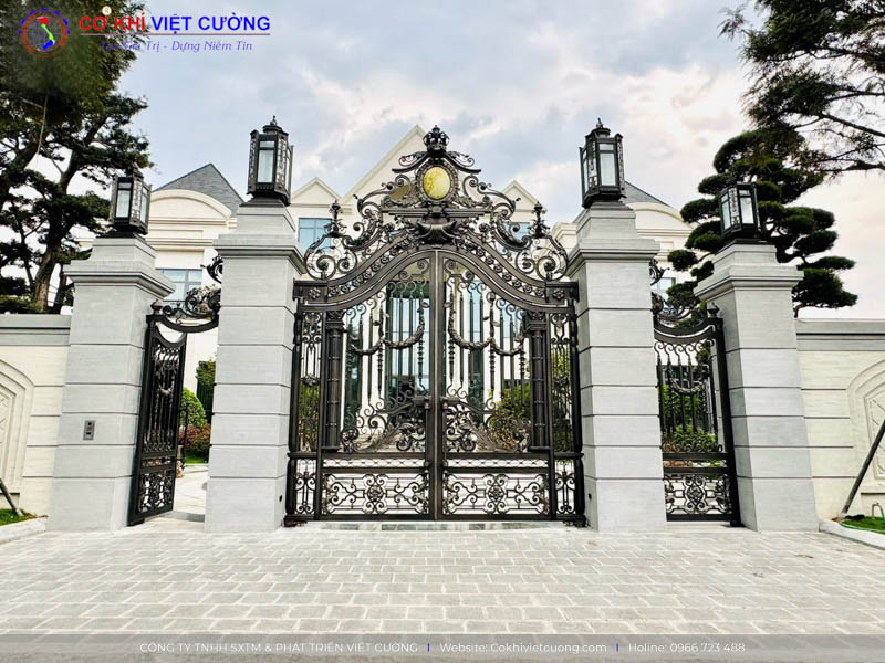 Cửa cổng sắt 2 cánh cho biệt thự tại Bắc Ninh