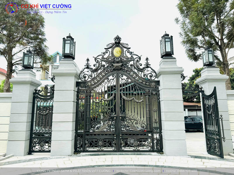 Cửa cổng sắt 2 cánh cho biệt thự tại Bắc Ninh