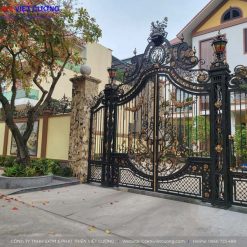 Cửa cổng sắt Việt Cường thi công tại Long Biên - Hà Nội