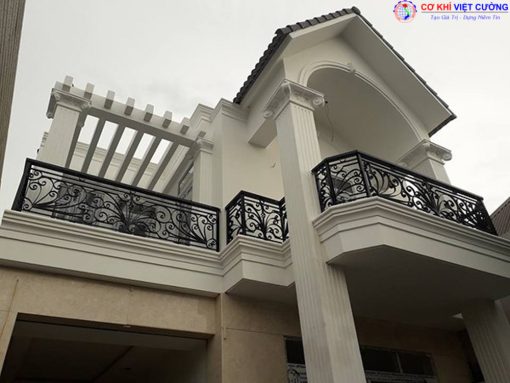 Khám Phá 59 Mẫu Lan Can Ban Công Sắt Mỹ Thuật Đẹp 2025 - Ảnh 39