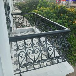 Khám Phá 59 Mẫu Lan Can Ban Công Sắt Mỹ Thuật Đẹp 2025