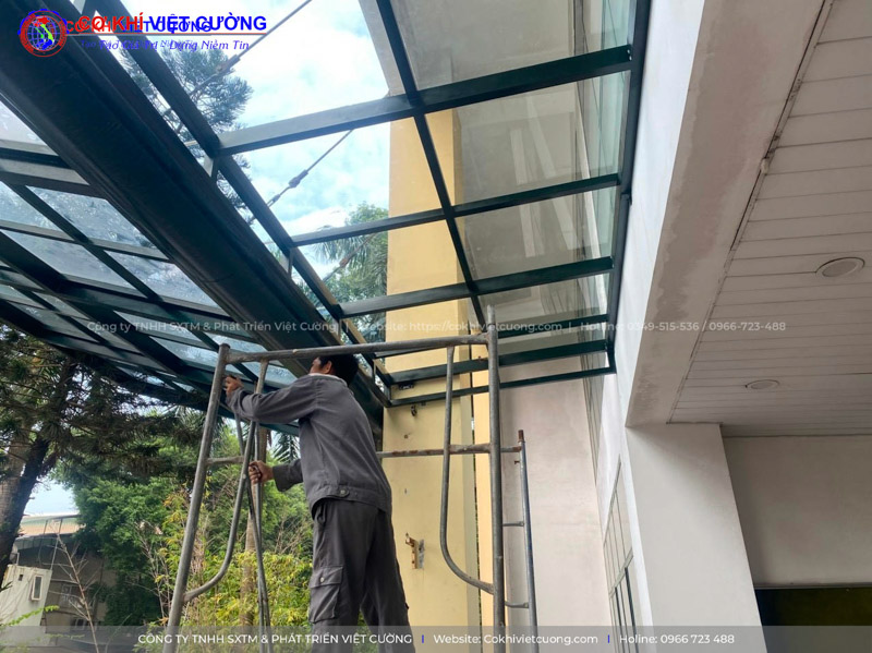 Mái kính sảnh tại Viện khoa học An toàn và Vệ sinh lao động (Trần Quốc Toản - Nguyễn Trãi)