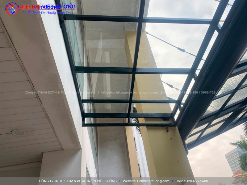 Mái kính sảnh tại Viện khoa học An toàn và Vệ sinh lao động (Trần Quốc Toản - Nguyễn Trãi)