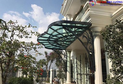 Điểm nổi bật của mái kính là giúp lấy được ánh sáng tự nhiên đi qua