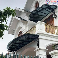 Làm mái kính sắt nghệ thuật tại Hà Nội cho ban công các ngôi nhà là rất cần thiết.
