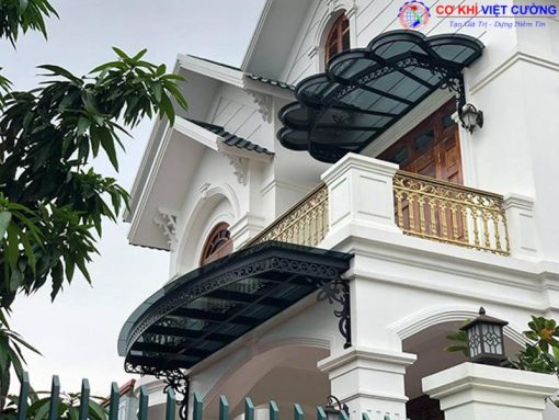 Làm mái kính sắt nghệ thuật tại Hà Nội cho ban công các ngôi nhà là rất cần thiết.