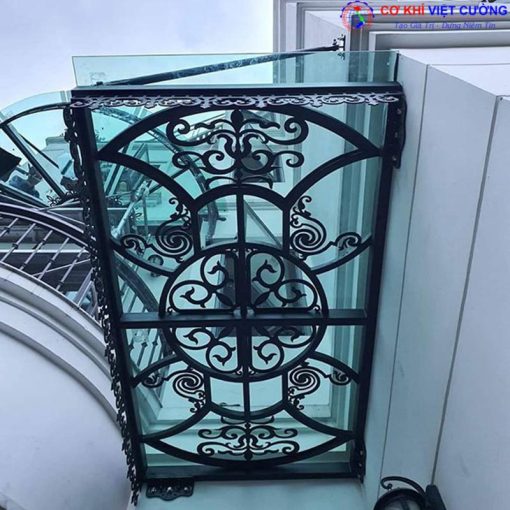 Đội ngũ nhân viên kinh nghiệm sẽ giúp bạn chọn được mẫu mái kính sắt nghệ thuật.