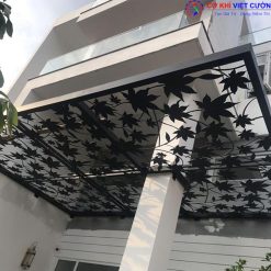 Mái kính sắt nghệ thuật hình chiếc lá độc đáo và đẹp mắt.