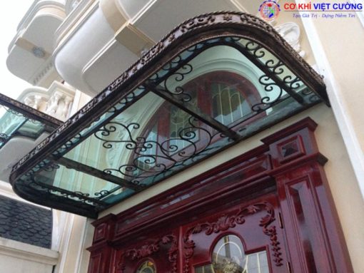 Chủ động sản xuất các mẫu mái kính sắt nghệ thuật khi khách hàng có nhu cầu.