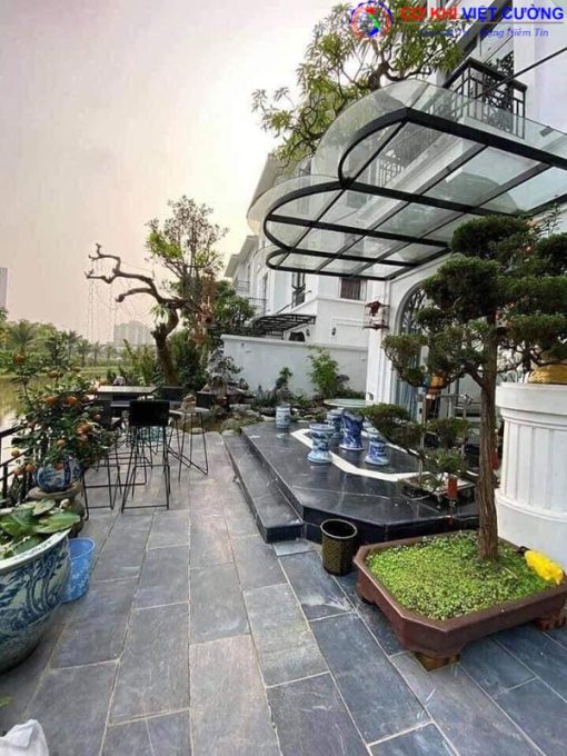 Mái kính sắt nghệ thuật có rất nhiều ưu điểm vượt trội nên tính ứng dụng vô cùng cao.