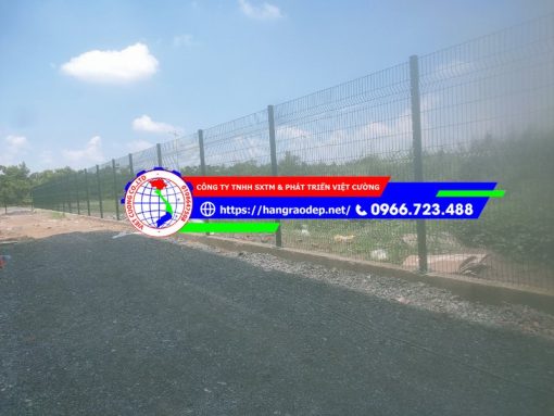 Hàng rào khu công nghiệp sử dụng lưới thép mạ kẽm.