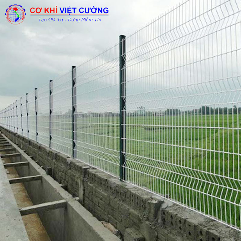 Cơ khí Việt Cường là một trong những công ty hàng đầu trong lĩnh vực thi công, lắp đặt hàng rào thép hàn tại Việt Nam.