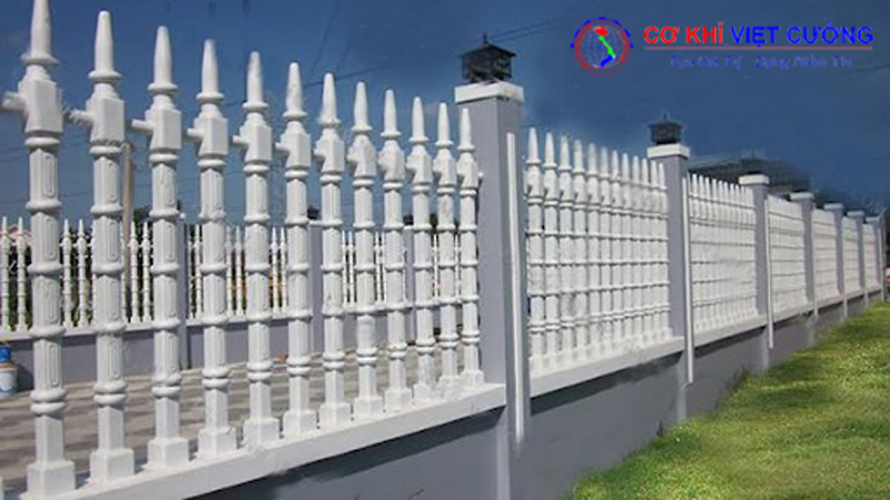 Hàng rào khu công nghiệp sử dụng bê tông- hàng rào bê tông trụ tháp.