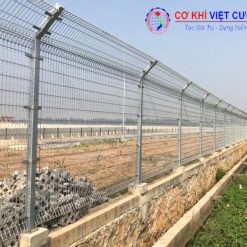Làm hàng rào chắn trong các khu công nghiệp, kho bãi, xưởng sản xuất.