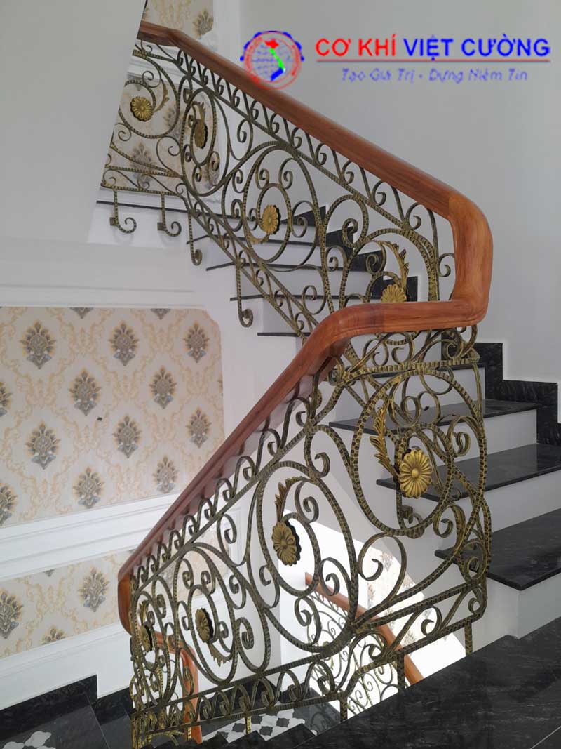 Thiết kế cầu thang xương cá bằng sắt nghệ thuật mang vẻ đẹp độc đáo mà không bị phô.