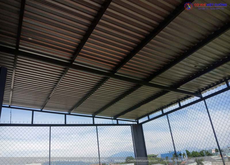Mái tôn sân thượng thi công tại Văn Giang - Hưng Yên