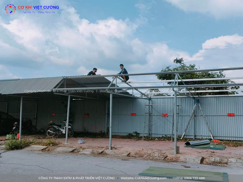Mái tôn nhà để xe thi công tại Thường Tín - Hà Nội