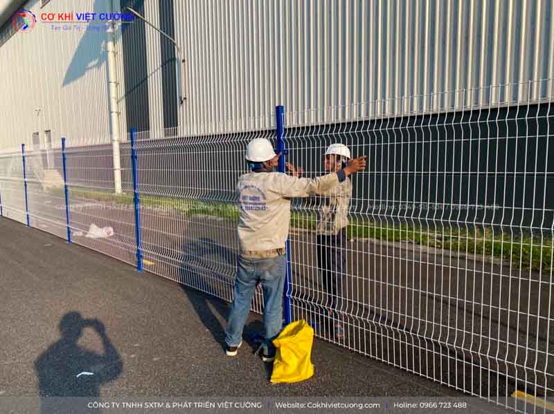 Thi công hàng rào lưới thép KCN tại Bắc Giang