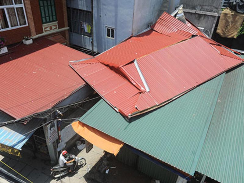 Quá trình lựa chọn vật liệu và thi công không tốt sẽ không đảm bảo được chất lượng cho mái tôn