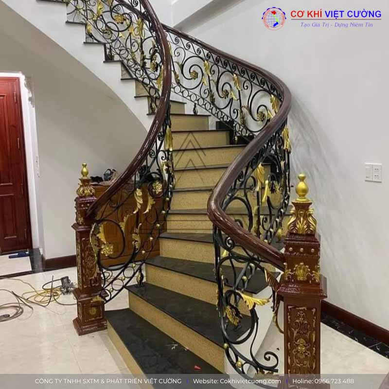 Có Nên Làm Cầu Thang Sắt Kết Hợp Gỗ Cho Nhà Ống Hiện Đại Không?