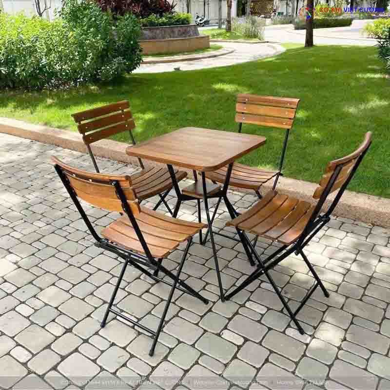 Bàn ghế sắt kết hợp gỗ cho quán cafe
