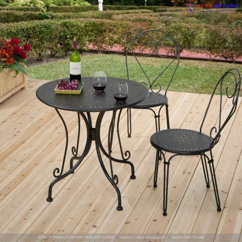 Bàn ghế sắt luôn là lựa chọn hàng đầu cho quán, nhà hàng