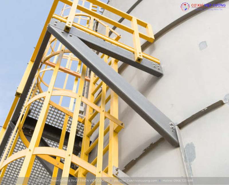 Cầu thang sắt lộ thiên là lựa chọn với nhiều giá trị nổi bật