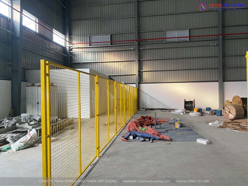 Hàng rào thép hàn nhà xưởng tại Hưng Yên