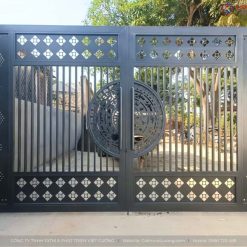 Cửa cổng sắt CNC đẹp cho nhà phố