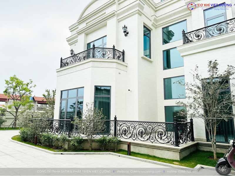 Hạng mục lan can sắt mỹ thuật biệt thự được Cơ khí Việt Cường thi công tại Gia Lâm - Hà Nội