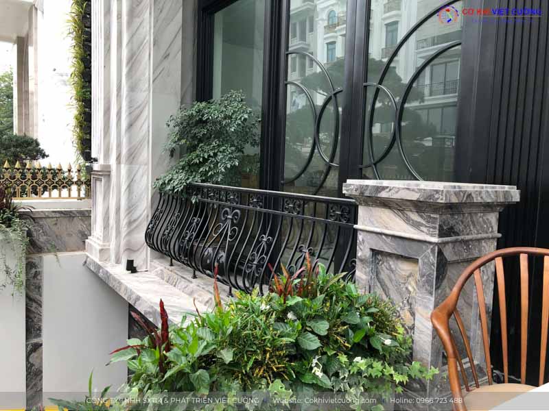 Lan can sắt hộp đơn giản