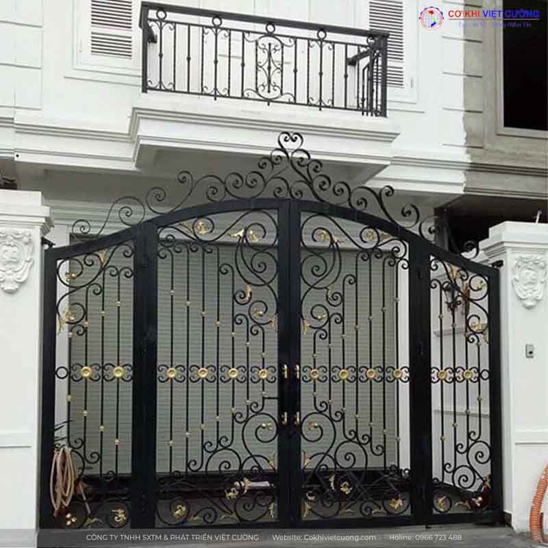 Mẫu cửa cổng sắt nghệ thuật 4 cánh