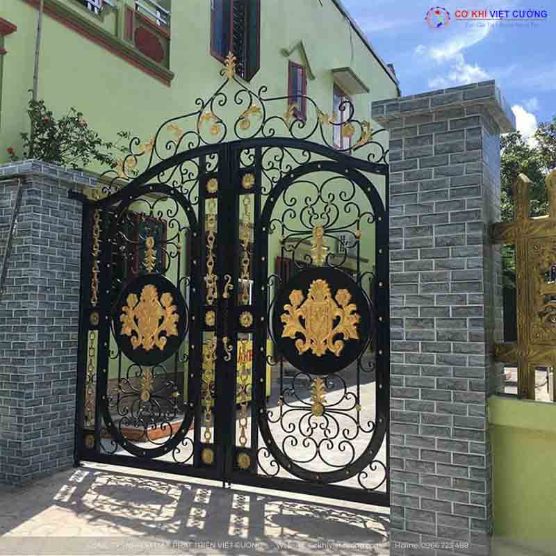 Cửa cổng sắt 2 cánh thi công tại Đông Anh - Hà Nội