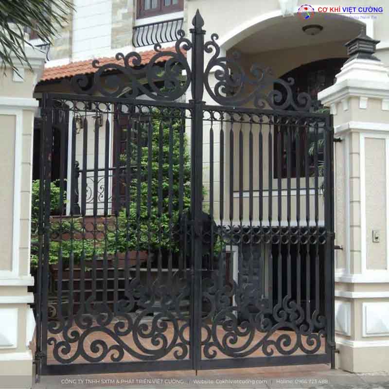 Mẫu cửa cổng sắt nghệ thuật đơn giản tại Phú Xuyên - Hà Nội