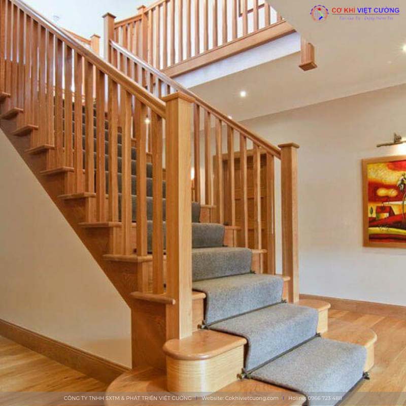 Mẫu cầu thang với bậc thang và lan can bằng gỗ cao cấp
