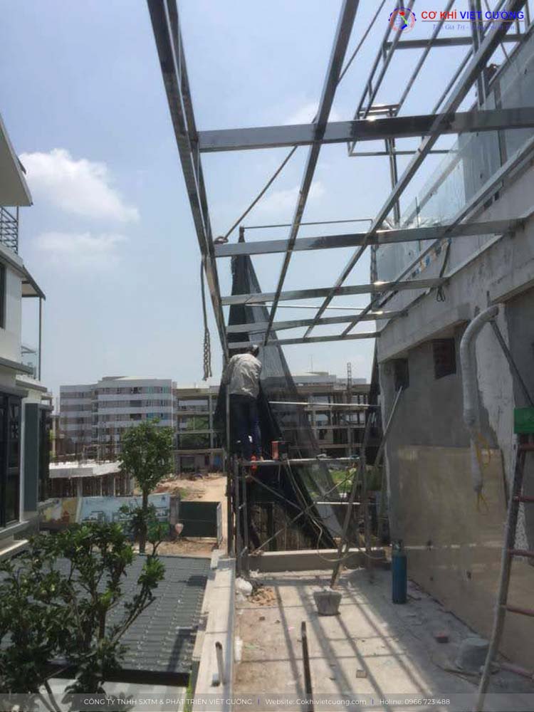 Thi công mái kính sân thượng tại KĐT Đặng Xá - Gia Lâm - Hà Nội