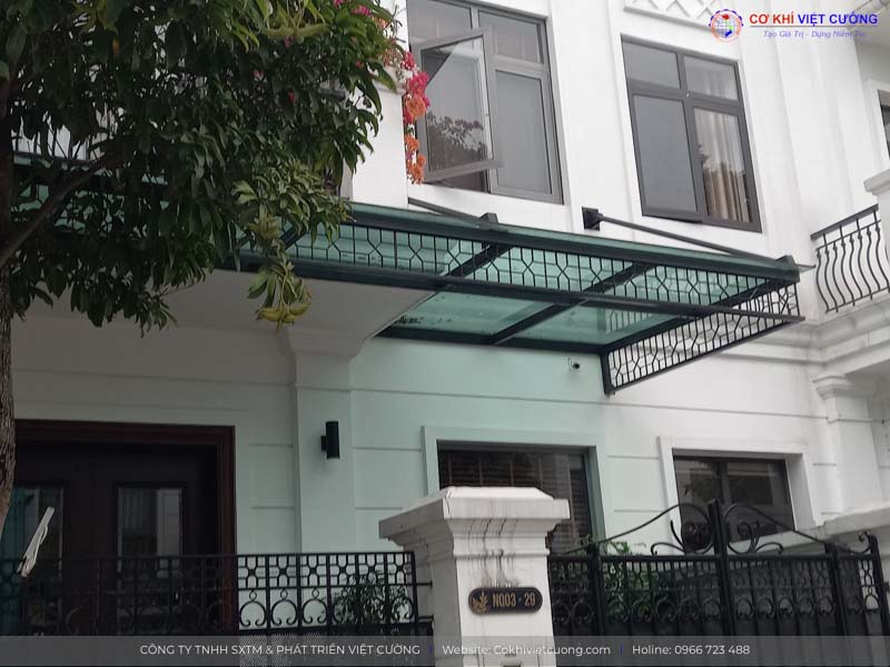 Cơ khí Việt Cường lắp đặt mái kính sắt nghệ thuật biệt thự Lâm Viên
