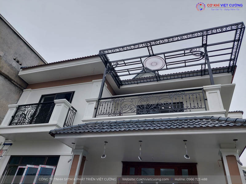 Cơ khí Việt Cường lắp đặt mái kính sắt nghệ thuật biệt thự Lâm Viên