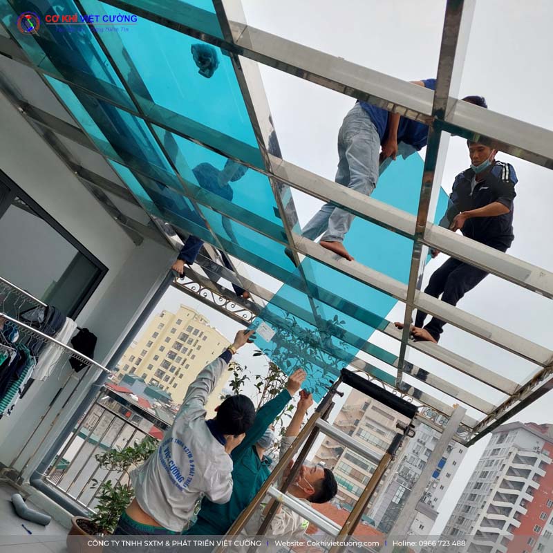 Cơ khí Việt Cường là đơn vị hàng đầu trong lĩnh vực thi công mái kính sắt nghệ thuật