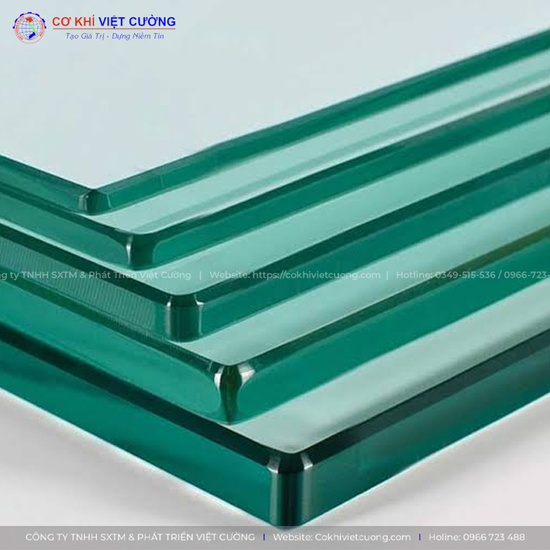 Kính cường lực là lựa chọn phổ biến cho hạng mục giếng trời