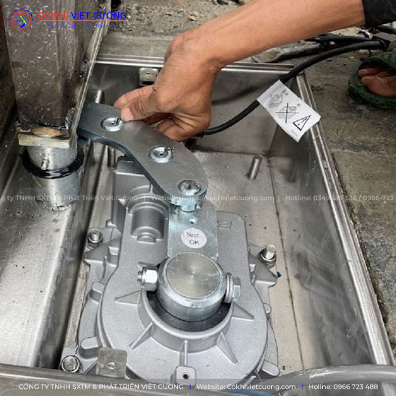 Hộp kỹ thuật âm sàn chứa động cơ cho cửa cổng